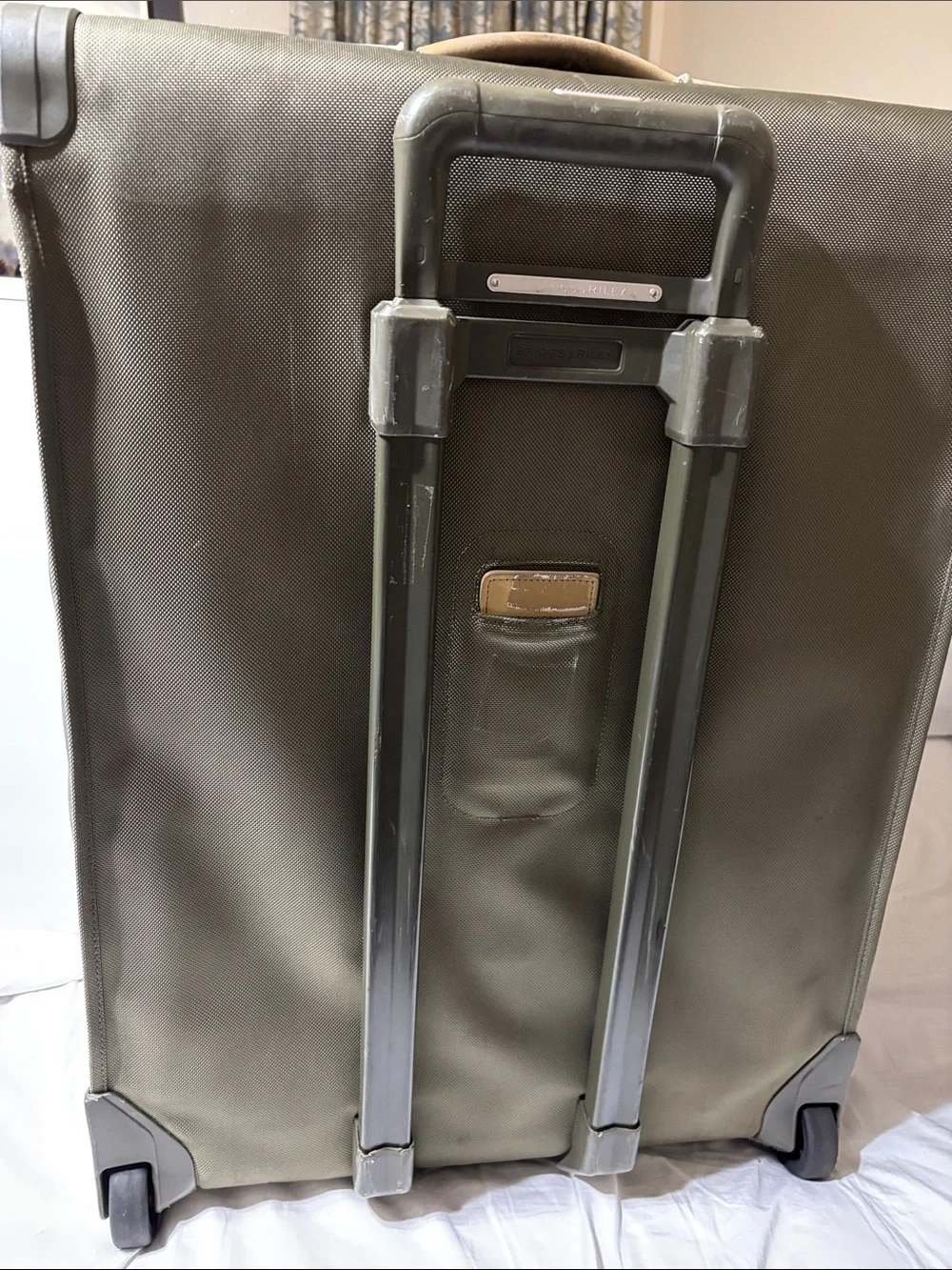 Briggs & Riley large expandable suitcase. Excellent preowned condition